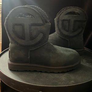 TELFAR UGGS BLACK